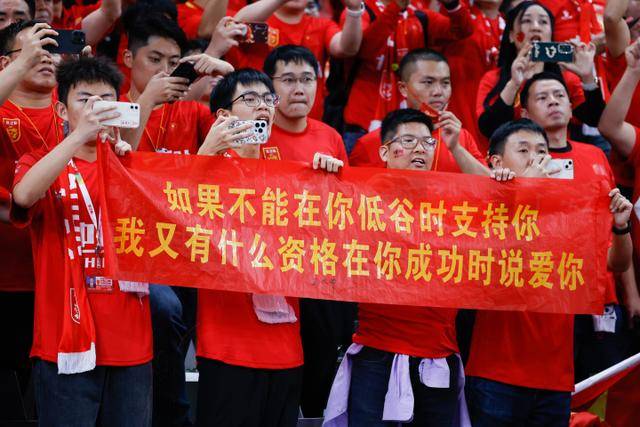克宫拒绝承认政治犯存在，特朗普考虑条件解除制裁